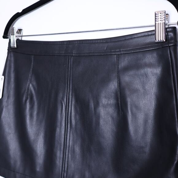 FREE PEOPLE NEW Maya Mod Vegan Mini Skirt Black Leather Front Zip Women's 6 - Picture 7 of 11